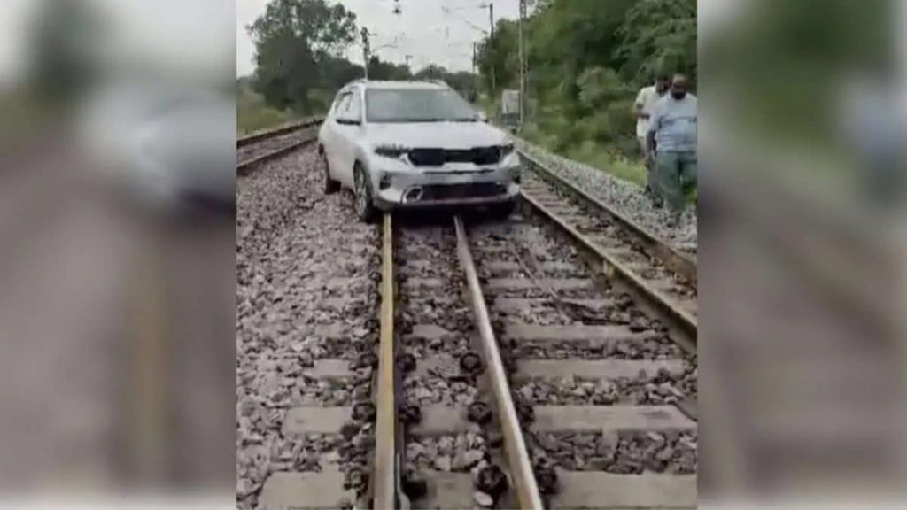 Car-on-Tracks-8