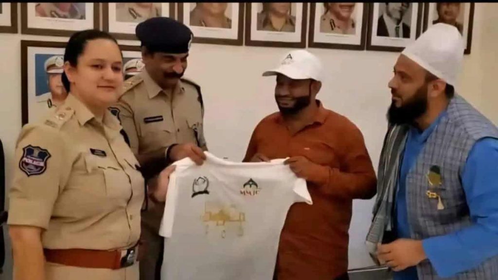 Markazi-Milad-Juloos-Committee-met-with-Hyderabad-South-Zones-Deputy-Commissioner-of-Police-to-discuss-Milad-un-Nabi-procession-5