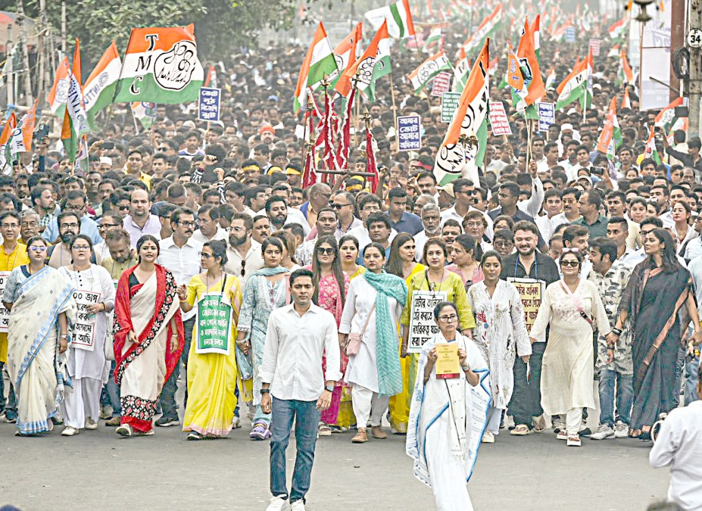 CM Mamata Banerjee leads a rally protesting against the SIR exercise