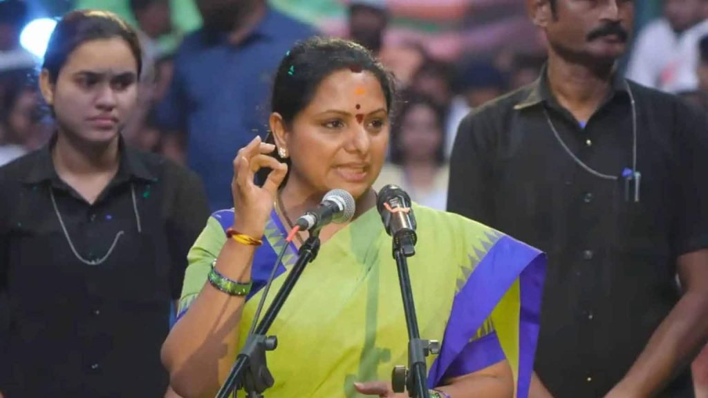 Kavitha-addressing-the-new-TRS-party-at-Muneerabad-7-1536x864