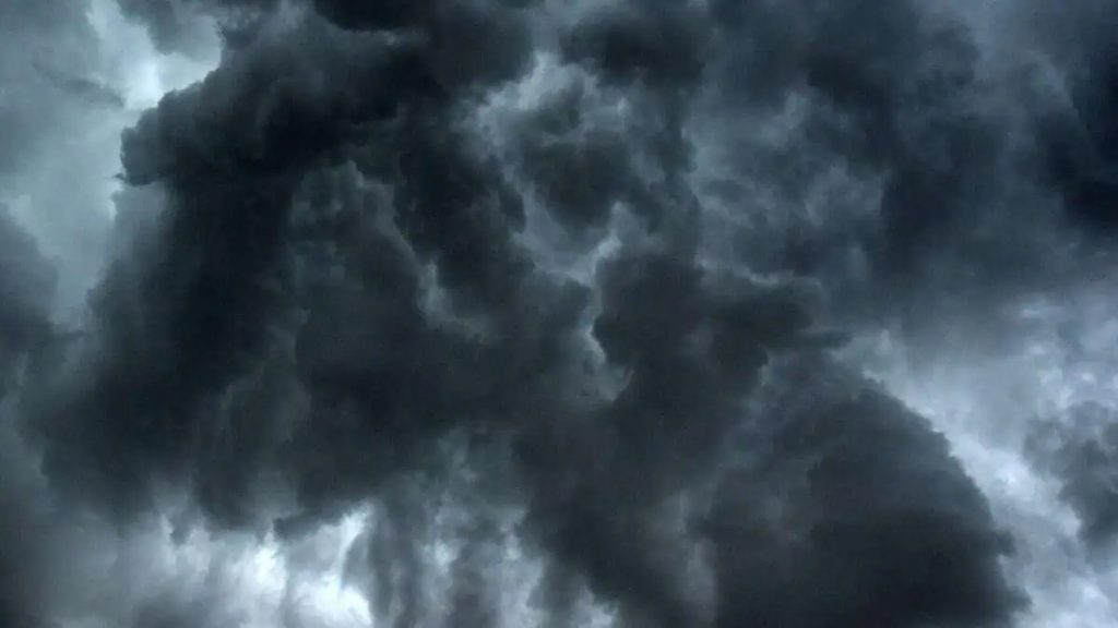 Representative-image-of-dark-storm-clouds-7